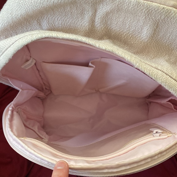 Beis Everyday Backpack in Sakura - Picture 4 of 6